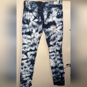 Levi's 524 Superlow tie dye jeans. Like new. Good condition.